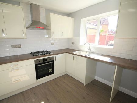 Semi-detached house to rent on - Photo 4