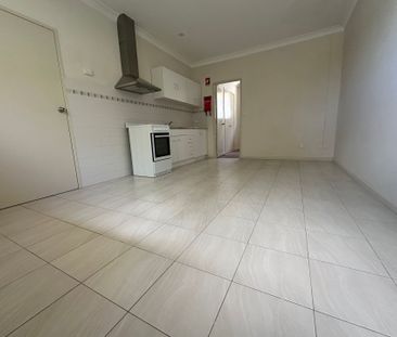 Bright & Spacious 1?Bed Unit - Photo 3