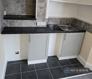 Studio to rent - Photo 6