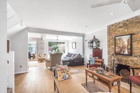 4 bedroom link detached house to rent - Photo 3