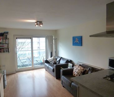 2 Bed Flat, Commercial Road, E14 - Photo 1