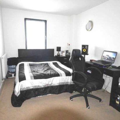 2 bedroom property to rent in London - Photo 1