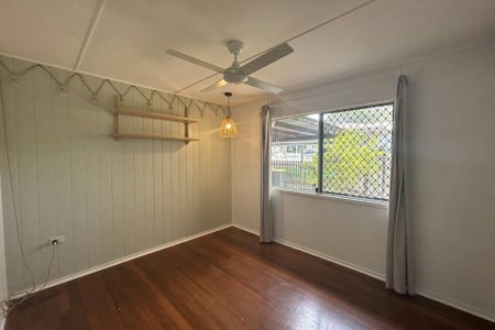 CHARMING HOME FOR RENT IN BARNEY POINT WITH 5KW SOLAR AVAILABLE NOW! - Photo 2