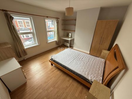 Grange Avenue, Reading, Berkshire, RG6 1DL - Photo 2