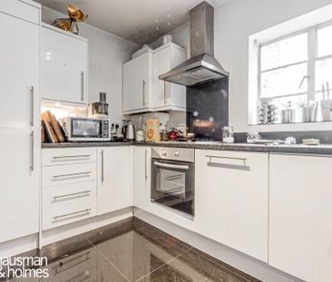 3 bedroom flat to rent - Photo 3