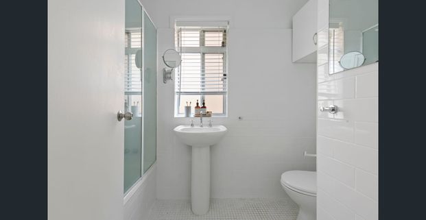 Chic harbourfront Art Deco apartment - Partly furnished or unfurnished - Photo 1