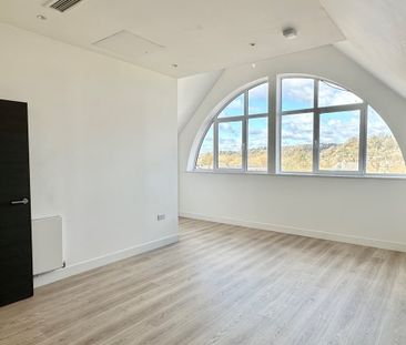 2 bedroom penthouse to rent - Photo 3