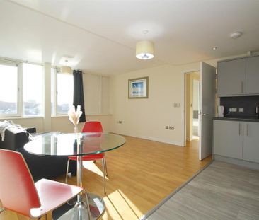 1 bedroom penthouse to rent - Photo 2