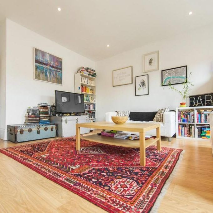 3 bedroom flat to rent - Photo 1