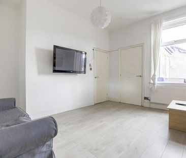 4 bedroom maisonette to rent - Photo 2