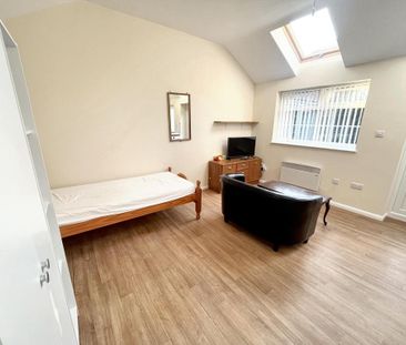 Studio to rent - Photo 5