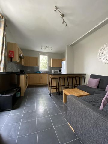 6 bedroom terraced house to rent - Photo 3