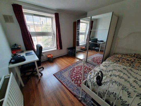 1 bedroom in a flat share to rent - Photo 1