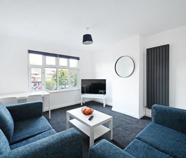 2 bedroom flat to rent - Photo 2