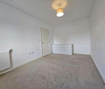 Fullerton Avenue, Dagenham, RM8 - Photo 2