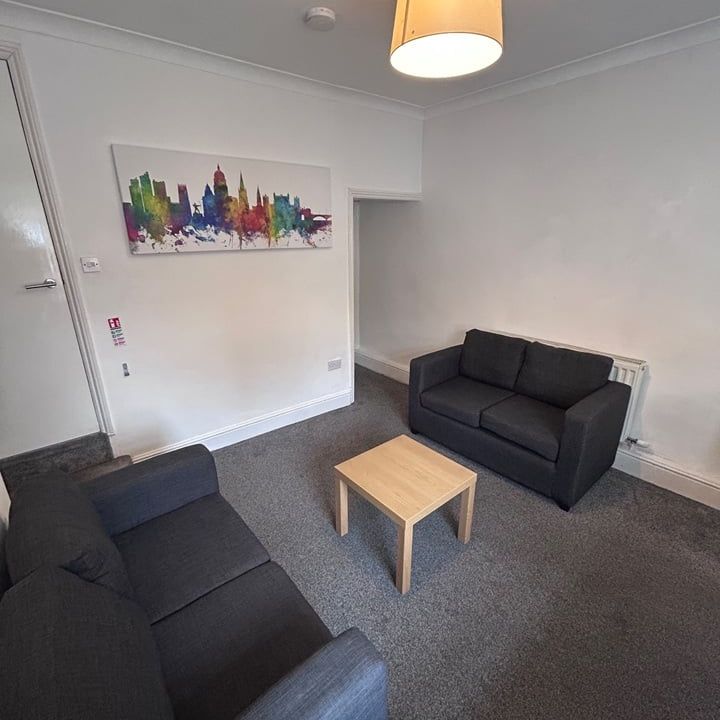 Room in a Shared House, Thyra Grove, NG9 - Photo 1