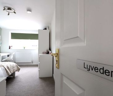 Fantastic indoor and outdoor social space, stylish bedrooms and off... - Photo 2