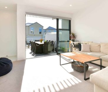 Modern, Light and a Short Walk to the Shops - Photo 1