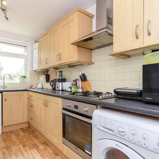 Harrowdene Gardens, Teddington, TW11 - Photo 1