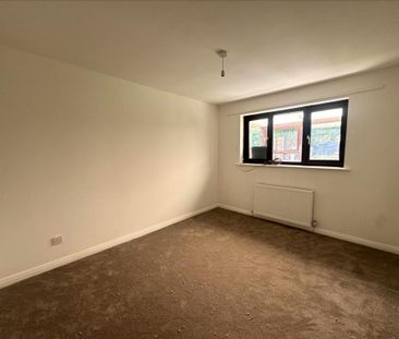 4 bedroom detached house to rent - Photo 2