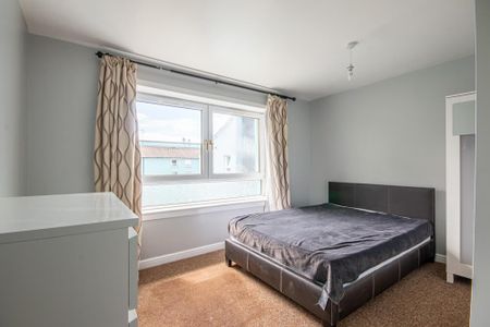 4 bedroom flat to rent - Photo 5