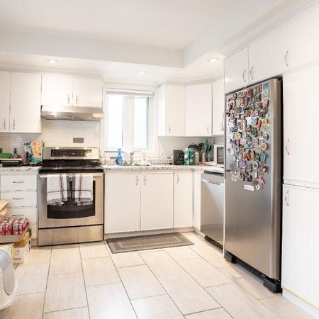 MAISON 3 ÉTAGES À LOUER BOISBRIAND! ROND POINT - Photo 3