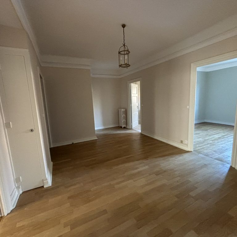 Location Appartement 4 pièces 117m² LYON 7ème - Photo 1