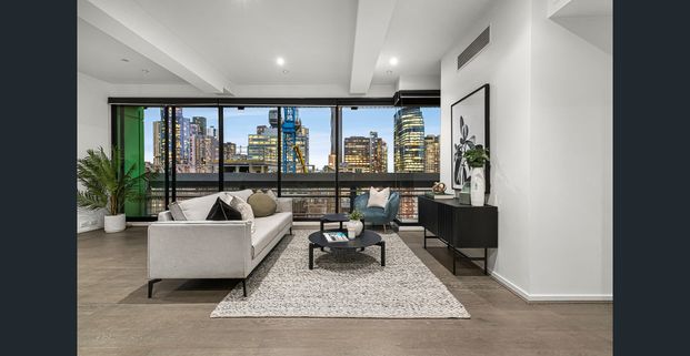 Prestige and Convenience in the Heart of Melbourne - Photo 1