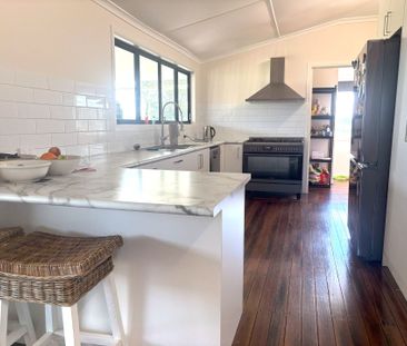 Large Family Home - Photo 4