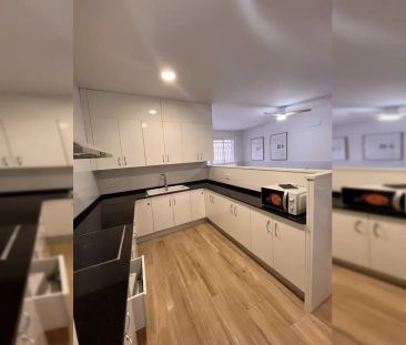 Room in a shared 5-bedroom apartment for rent in Gavà, bills included - Photo 2