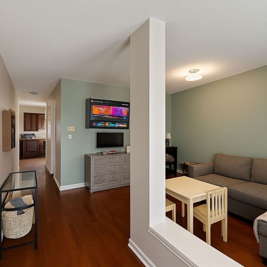 For Lease - 8 Lockport Way, Hamilton, Ontario - Photo 1