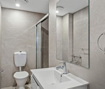 Modern Two-Bedroom Apartment with Stunning Views - Photo 6