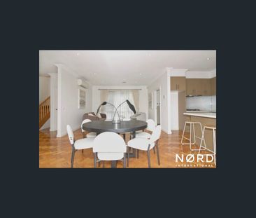 Family Living in a Peaceful Doncaster - Photo 5