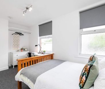 6 bedroom house to rent - Photo 2