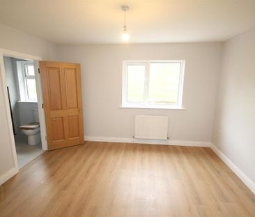 33 Lisburn Road, Ballynahinch, BT24 8TH - Photo 1