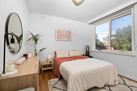Light-Filled, Ground Floor Apartment in a Prime Lifestyle Location - Photo 5