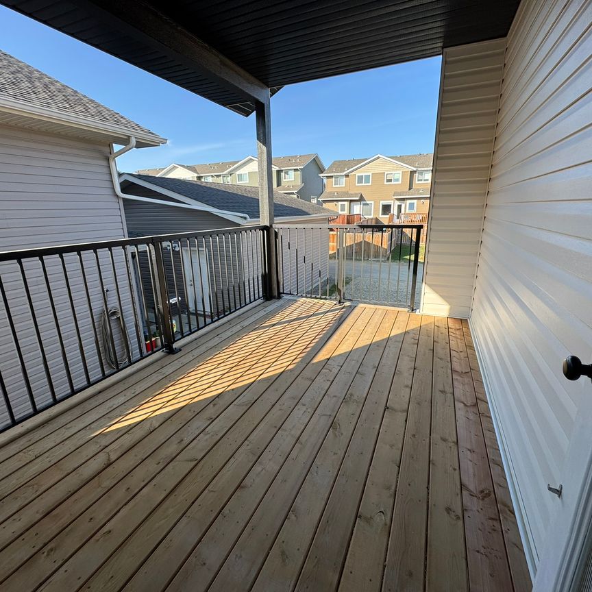 NEWLY BUILT 3 Bed 2 Bath Main Suite in Sylvan Lake - Photo 1