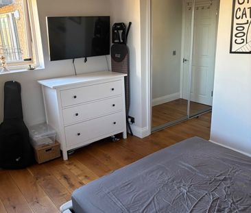 2 Bed Flat, Tradewind Heights, SE16 - Photo 4