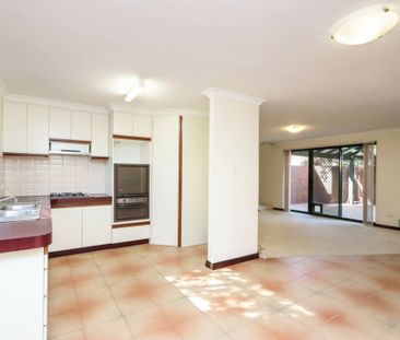 Spacious Homely Townhouse - Photo 4