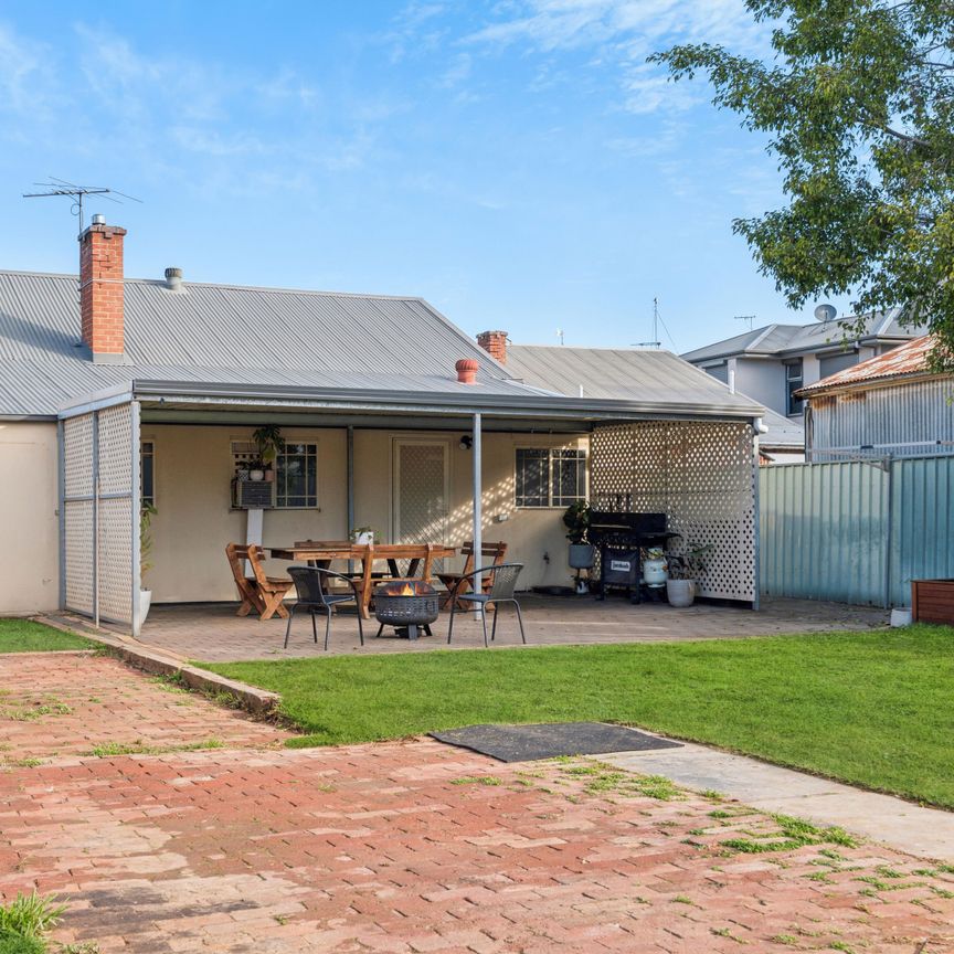 26 West Lakes Boulevard, Albert Park SA 5014 - House For Rent | Domain - Photo 1