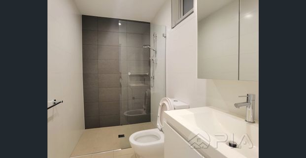 Modern 1-Bedroom Apartment – Canterbury’s Best Location! - Photo 1