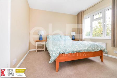 3 bedroom semi-detached house to rent - Photo 2