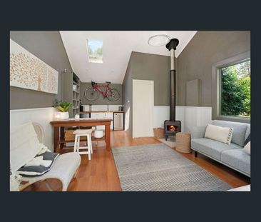 Cosy and Convenient - Perfect for a Short-Term lease - Photo 2