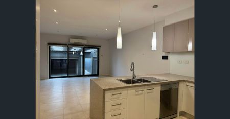 Charming 2-Bedroom Townhouse in Caroline Springs - Photo 2