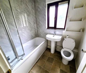 2 bedroom end of terrace house to rent - Photo 1