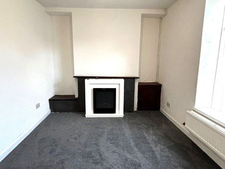 3 bedroom end of terrace house to rent - Photo 2