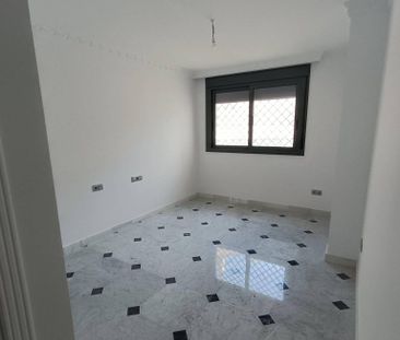 3 room luxury Apartment for rent in Seville, Spain - Photo 3