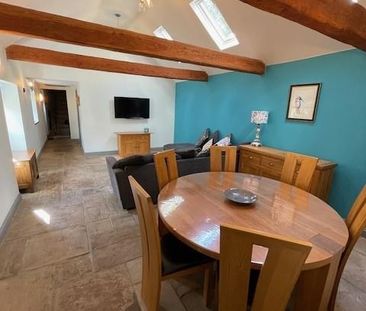 2 bedroom barn conversion to rent - Photo 1