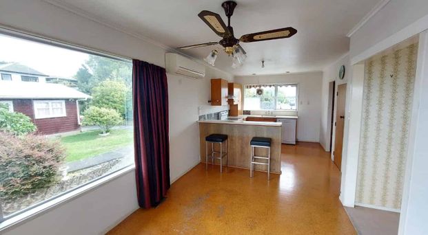 3 Bedroom House in Massey - Photo 1