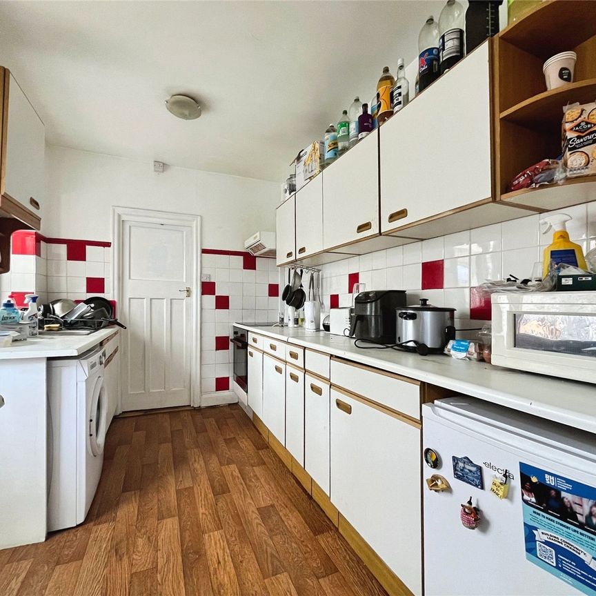 Vegal Crescent, Englefield Green, Egham, Surrey, TW20 0QA - Photo 1